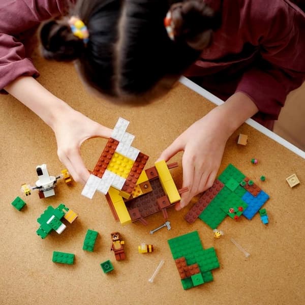 LEGO® Minecraft® 21241 Casa de las Abejas
