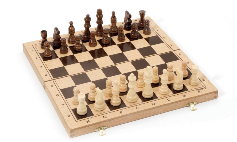 Șah Jeujura în cutie de lemn pliabilă