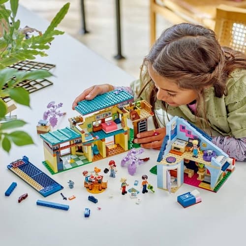 LEGO® Friends (42620) Olly és Paisley családi házak