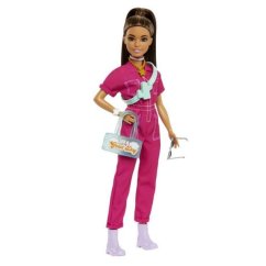 Barbie® Deluxe FASHION DOLL - en manteau