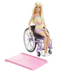 Barbie modelka na invalidním vozíku v kostkovaném overalu