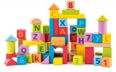 Cubos de colores pastel con letras y números