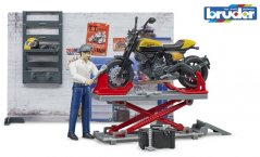 Bruder 62102 BWORLD Atelier de motoare Bruder 62102 BWORLD cu figurină de mecanic și motocicletă