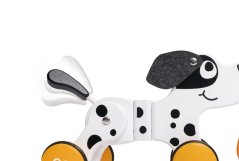 Dalmatien tirant une voiture
