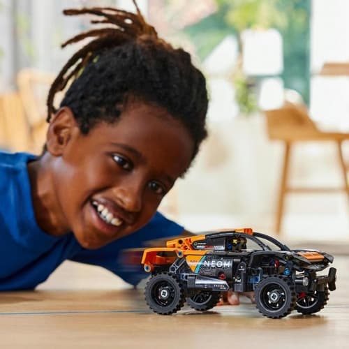 LEGO® Technic (42166) NEOM McLaren Extreme E versenyautó