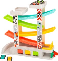 Petite piste de course à pied avec parking et garages