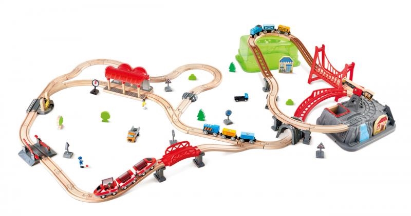 Hape Train track cu cutie de joc