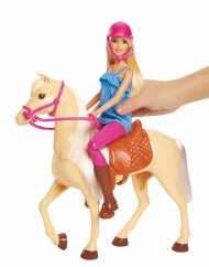 Muñeca Barbie con caballo
