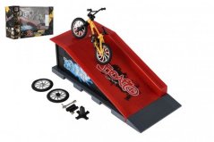 Skatepark - ujjas kerék rámpával műanyag 10cm tartozékokkal dobozban