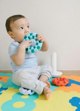 Jouets pour les petits - Où aller - pour le berceau et la poussette