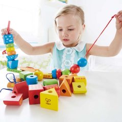 Hape Nawlekanie koralików o geometrycznych kształtach