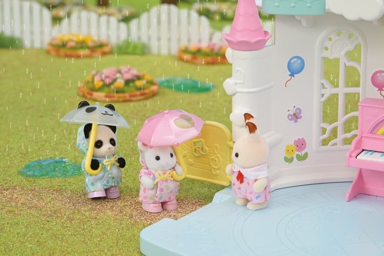 Sylvanian Families Rainbow Kindergarten (jardin d'enfants arc-en-ciel)