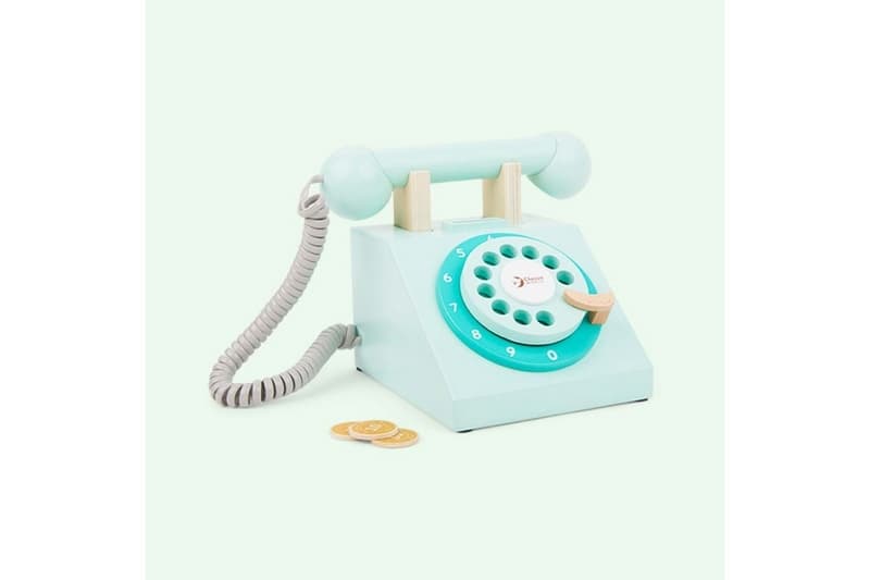 Drevený telefón