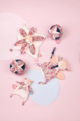 Zestaw upominkowy Doudou Zabawka z uchwytem na smoczek Boh'aime 20 cm