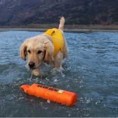 Ruffwear Lunker™ Hračka pro psy Campfire Orange