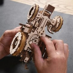Ugears 3D drewniana układanka mechaniczna Traktor wygrywa