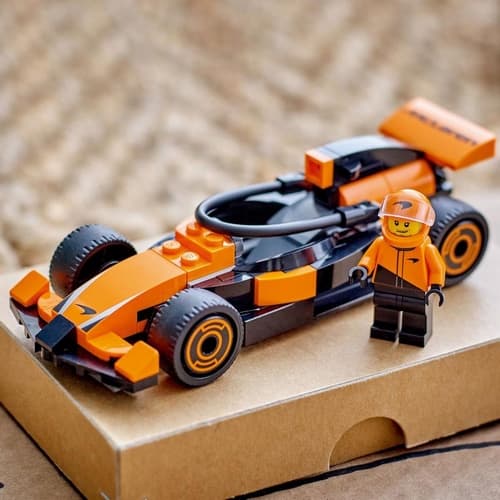 Lego City 60442  Jezdec F1® se závodním vozem McLaren
