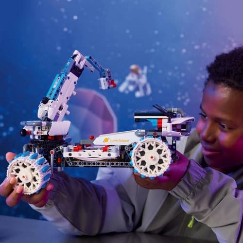 Lego Technic 42211 Lunární rover Lunar Outpost™