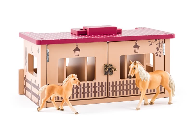 Stáj se dvěma koňmi