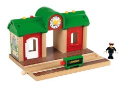 Brio 33578 Vasútállomás hangokkal és fényekkel
