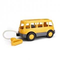 Zielone zabawki ciągnące autobus szkolny