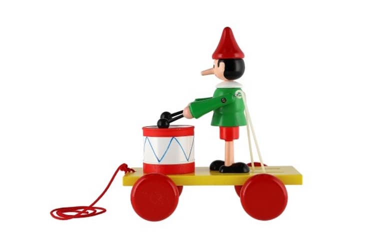 Pinocchio avec tambour à tirer en bois 20cm dans sa boîte à partir de 12 mois