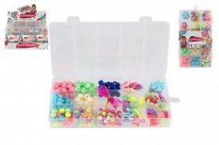Perles de couleur en plastique avec ficelle dans une boîte en plastique
