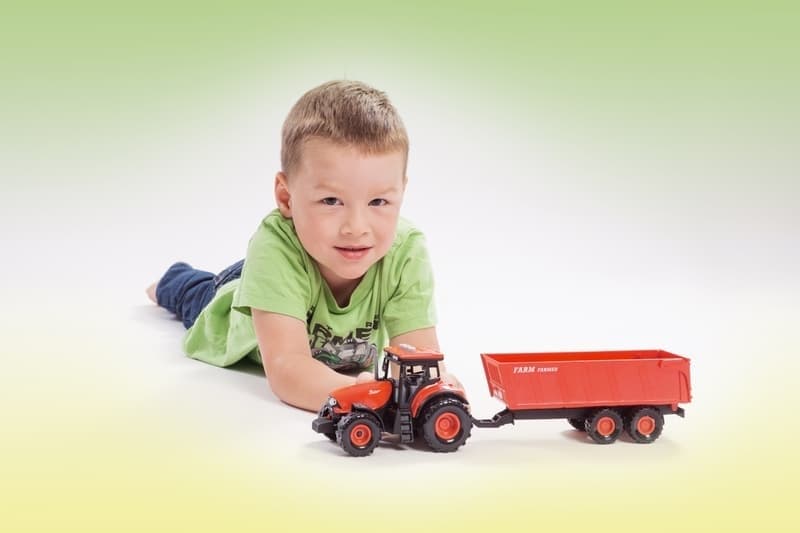 Traktor Zetor s valníkem na setrvačník se světlem a zvukem