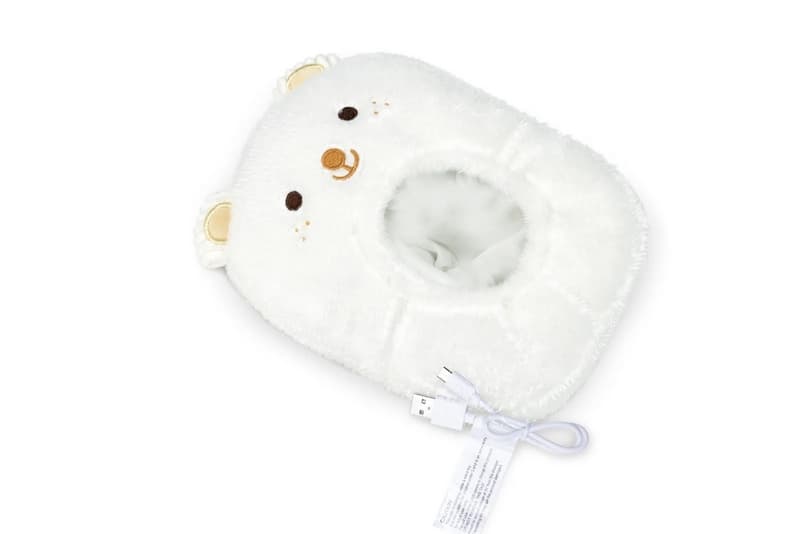 Gioco con l'orsetto di peluche Bobo