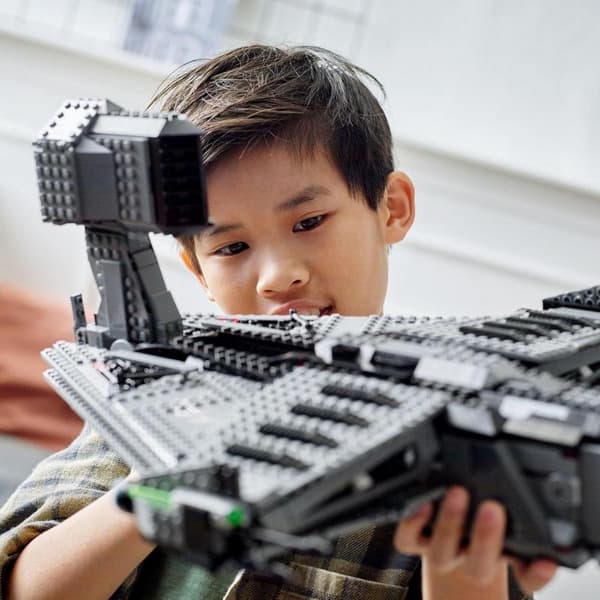 LEGO® Star Wars™ 75323 Justifier™.