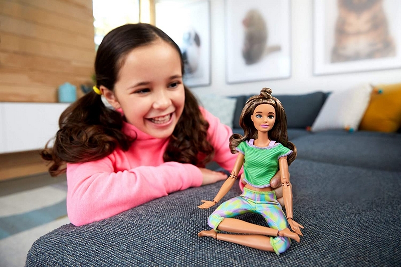 Barbie V pohybu - Varianty: GXF04 blondýna,modré triko