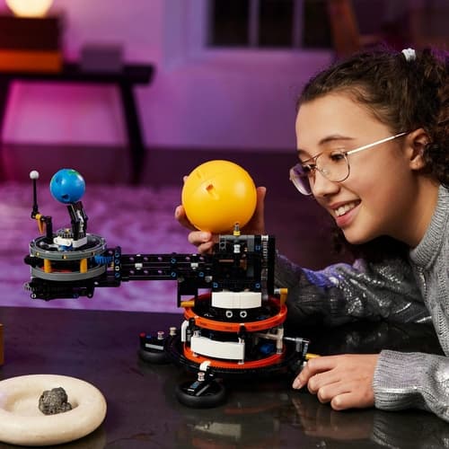 Lego Technic 77049 Planeta Země a Měsíc na oběžné dráze