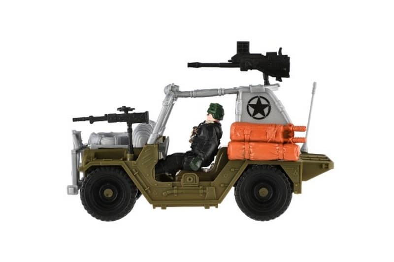 Mașină militară off-road cu soldat din plastic cu accesorii pentru funcționare liberă verde în cutie
