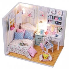 Két gyermek miniatűr ház Adabella szobája