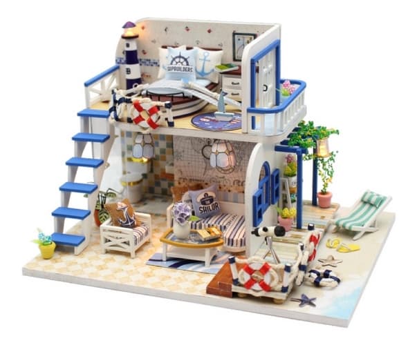 Két gyerek miniatűr ház a Kék Parton