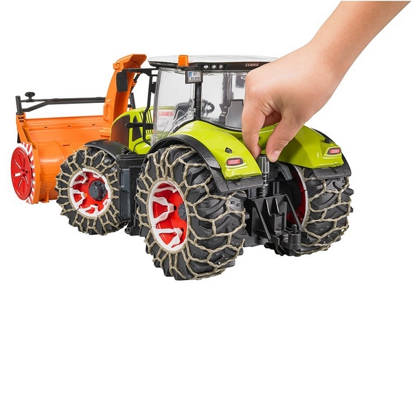 Bruder 3017 Tractor Claas Axion 950 con cadenas de nieve y soplador de nieve