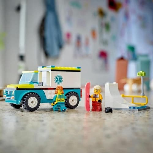 LEGO® City (60403) Ambulanță și snowboarder