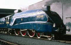 Bigjigs Rail Drewniana replika lokomotywy Mallard + 3 tory
