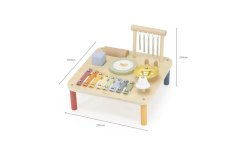 Masă din lemn cu instrumente muzicale