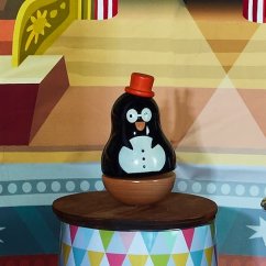 Vilac Boîte à jouer Pingouin René