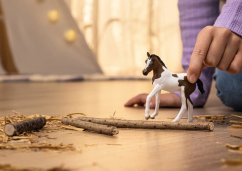 Schleich 14899 Festett ló csikó