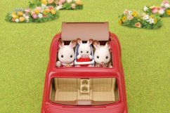 Sylvanian Families - 5448 Rodinné cestovní auto červené s kočárkem a autosedačkou