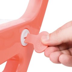 Lépcső a narancssárga WC-hez
