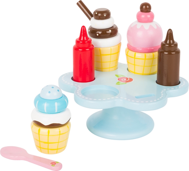 Set gelato in legno con piedi piccoli