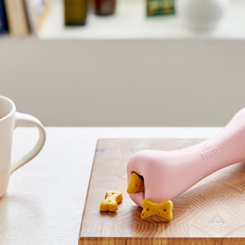 Beco Treat Bone Hračka pro psy růžová 17,5cm